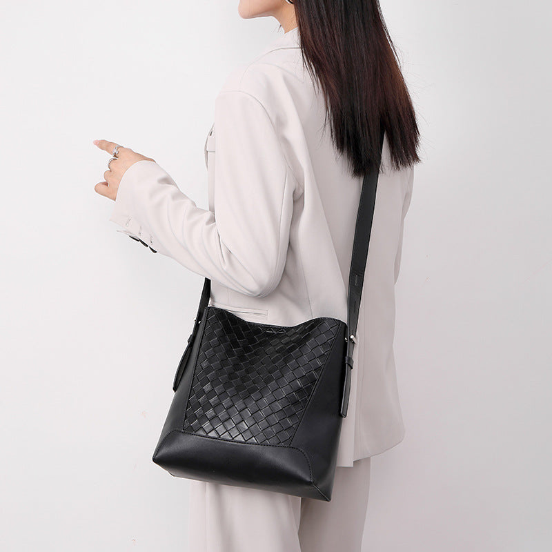 SYLVARA TOTE BAG