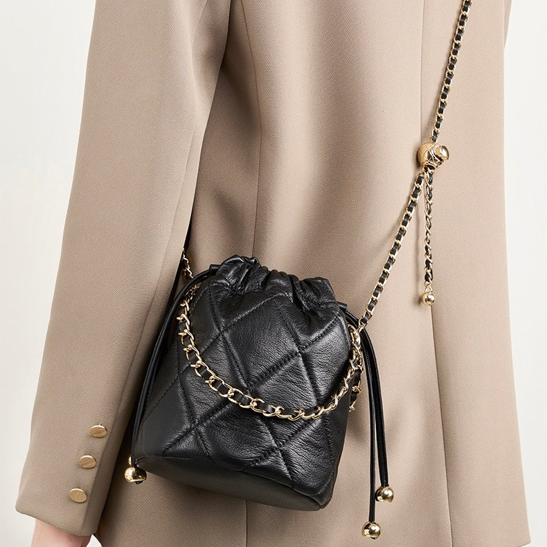 THE FEELING BUCKET HANDBAG
