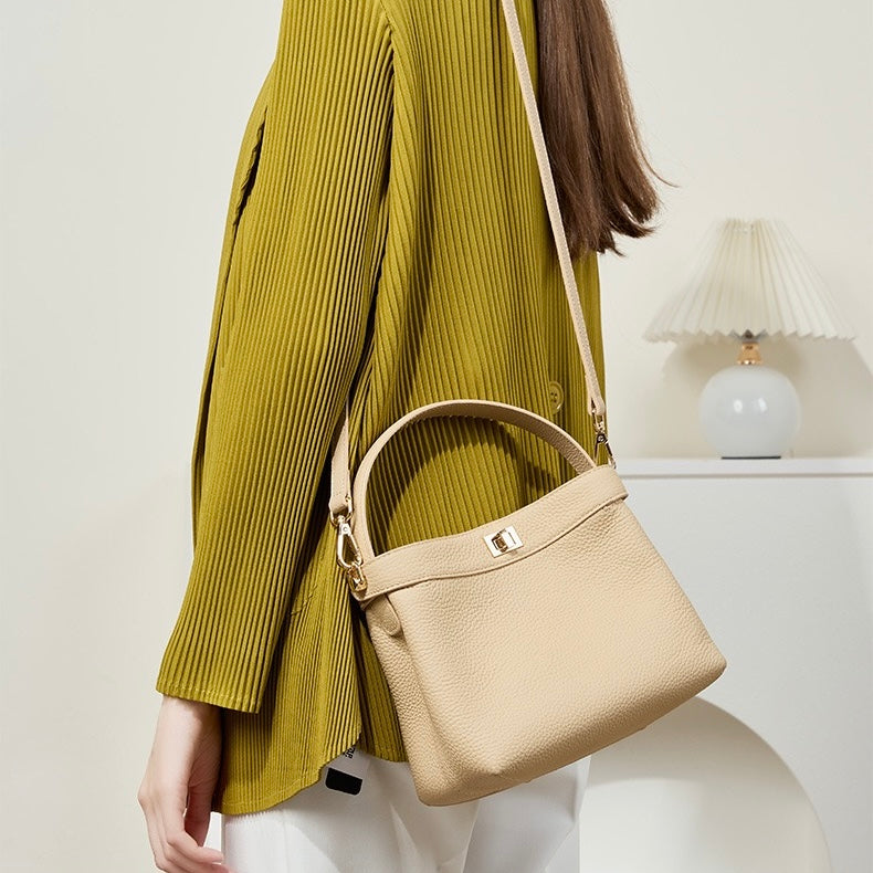 ANGOLA BUCKET BAG