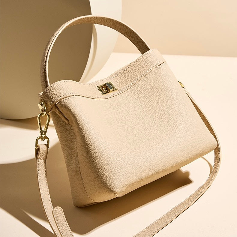 ANGOLA BUCKET BAG