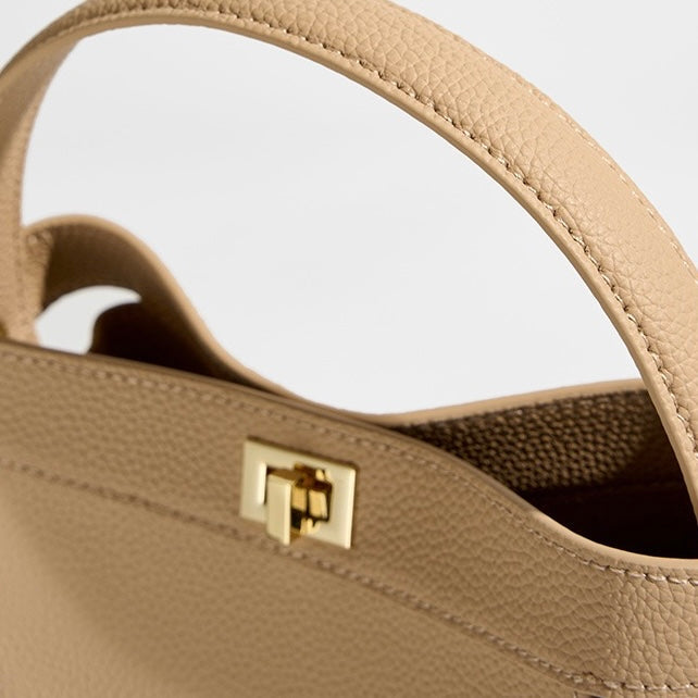 ANGOLA BUCKET BAG