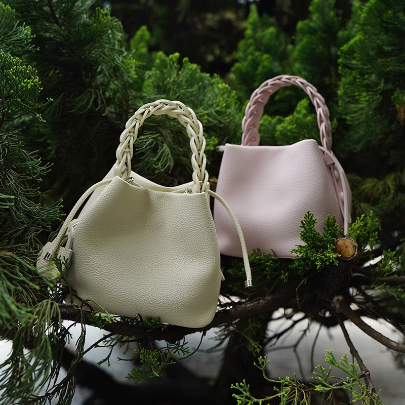VERSATILE BUCKET HANDBAG