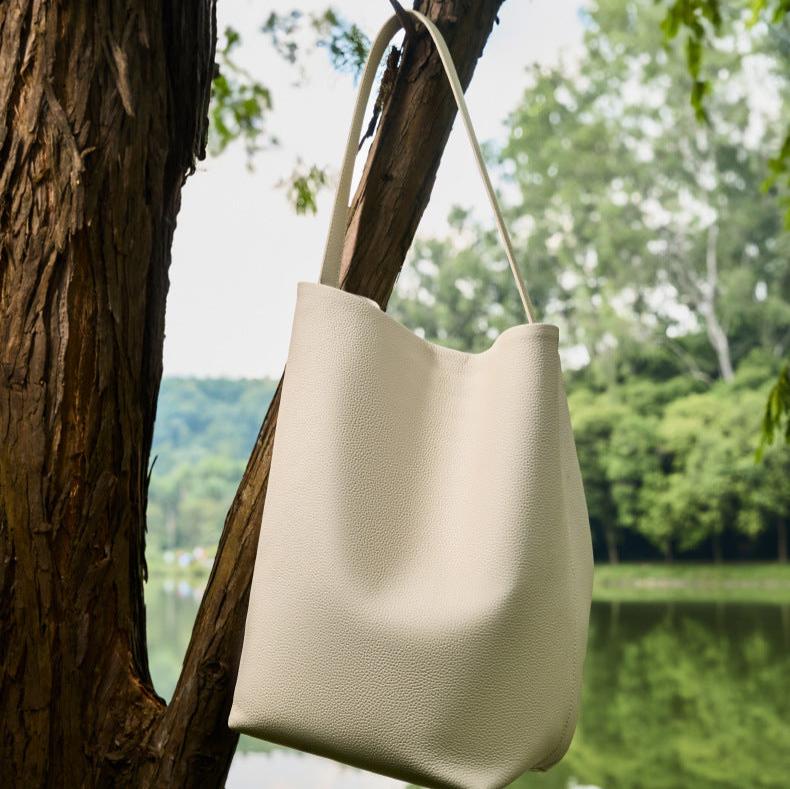 LAURINDA BUCKET TOTE BAG